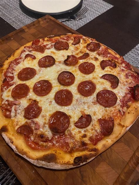 Homemade pepperoni pizza : r/Pizza