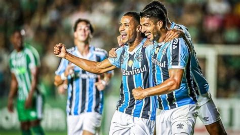 Zagueiro e reserva na lista confira o TOP 5 de artilheiros do Grêmio