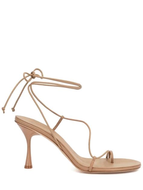 6 looks vintage de Carrie Bradshaw dans Sex and the City à copier cet été version 2025 Vogue