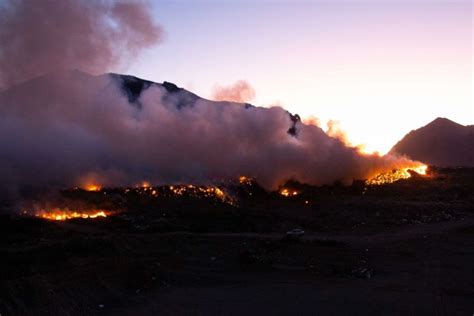 Se Descontroló El Incendio En El Vertedero Y Las Llamas Sobrepasaron El