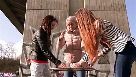 Nicki Bursting For Piss Pissing Porn XHamster