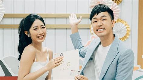 恭喜！本土男星無預警「登記結婚」 甜吻小9歲嬌妻 Tvbs Line Today