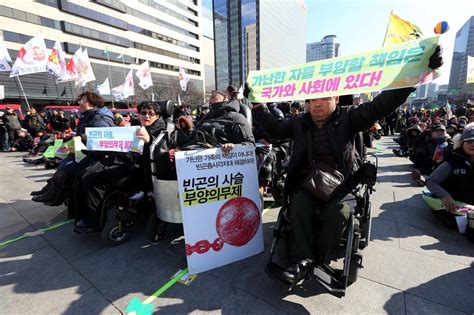 ‘송파 세모녀 사건 3년 지났지만빈곤층 ‘부양의무제 족쇄 여전 인권·복지 사회 뉴스 한겨레