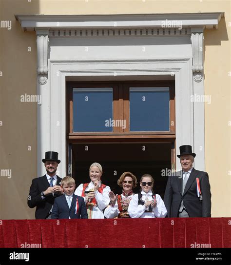 Le roi Harald V et la reine Sonja le Prince héritier Haakon La