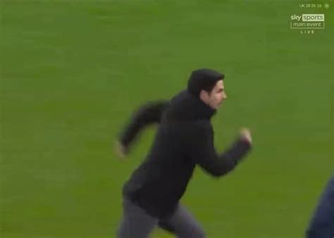 Arsenal Manager Mikel Arteta Chases After Granit Xhaka To Stop Him