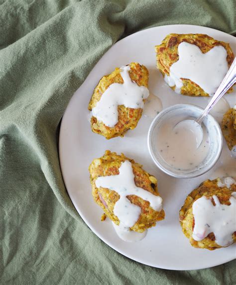 Galettes De Chou Fleur Au Curry Et Sauce Au Yaourt Mango And Salt