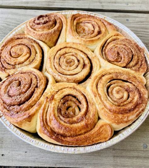 Cinnamon Rolls - Farmhouse on the Pond