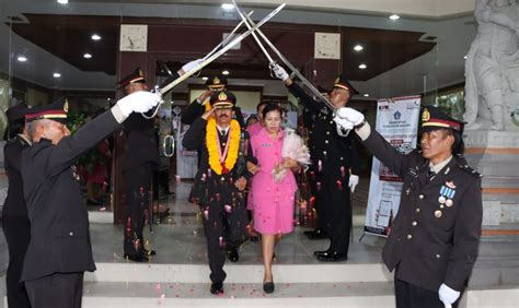 Kapolres Badung Lepas Personel Wisuda Purna Bhakti Dengan Tradisi