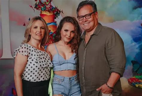 Amor De M E E Pai Impede Pais De Larissa Manoela De Expor Provas