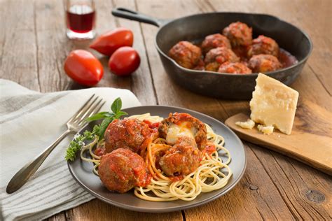 Skillet Spaghetti & Mozzarella Stuffed Meatballs - Meals, Heels & Cocktails