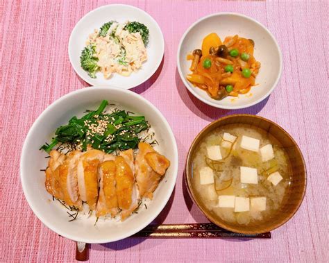 栄養バランスのよい鶏の照り焼き丼食事献立ほうれん草について 管理栄養士調理師 とものうようこ トモ 栄養バランスのとれた献立のつくり方