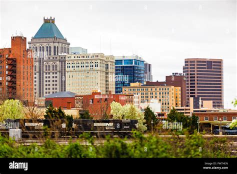 City skyline, Greensboro, North Carolina, USA Stock Photo: 101585645 - Alamy