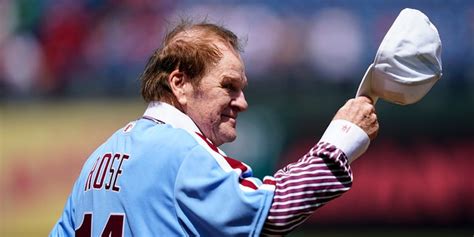 Pete Rose Gets Standing Ovation As Phillies Celebrate 1980 World Series