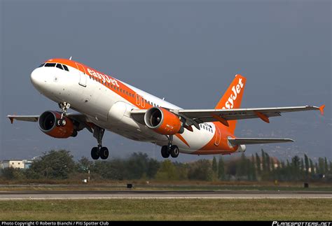 G EZTR EasyJet Airbus A320 214 Photo By Roberto Bianchi Piti Spotter