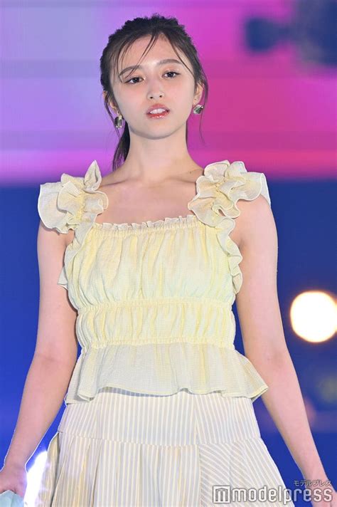 乃木坂46井上和「ガルアワ」で初ランウェイ飾る 4月に「non No」専属モデル加入【girlsaward 2024 S／s】 モデルプレス