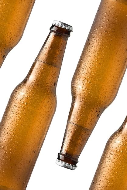 Botella De Cerveza Aislada Sobre Un Fondo Blanco Foto Gratis