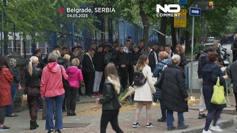 No Comment L Hommage Des Habitants De Belgrade Aux Victimes D Une