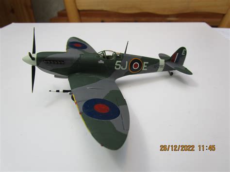 Supermarine Spitfire Mk IX S L Plagis GB Kit Eduard In 1 72 DK