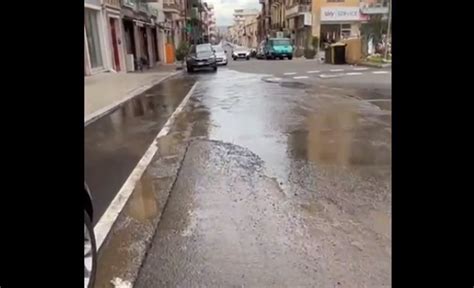 Reggio Calabria Grave Perdita D Acqua Nella Zona Nord