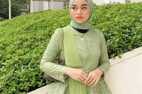 3 Inspirasi Dress Brokat Modern Hijab Yang Cocok Dipakai Untuk