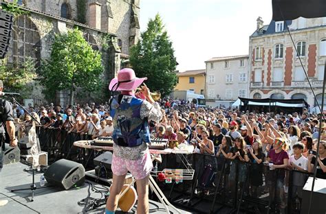 Elmer Food Beat Et Les P Tits Fils De Jeanine Font Le Show Pour La Derni Re Journ E De La