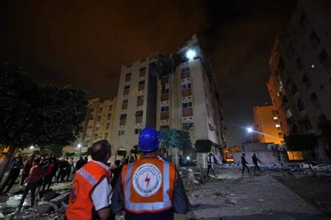 Israel Bombardea Un Edificio Residencial Y Mata A Otras 4 Personas En Gaza Monitor De Oriente