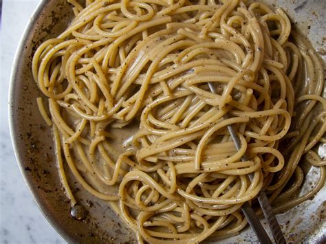 Cacio E Pepe Spaghetti With Black Pepper And Pecorino Romano Recipe