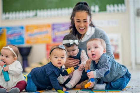 12 atividades de estimulação para bebês na creche