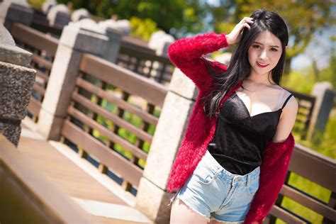 4k 5k Asian Bokeh Brunette Girl Glance Smile Hands Hd Wallpaper