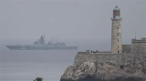 Flagra Navios De Guerra Russos Atracam Em Porto De Havana Cuba A