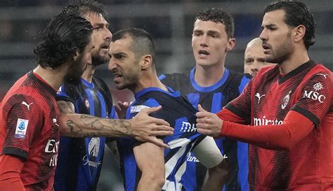 Foto Momen Panasnya Derby Della Madonnina Edisi Ke 239 Yang Berbuah