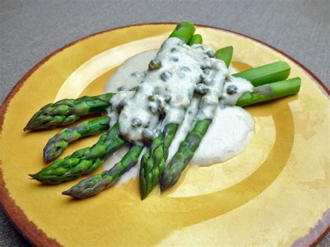 Asparagus with Garlic Cream - Centex Cooks