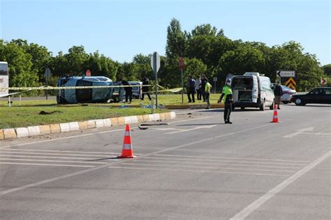 Konya da otomobil takla atınca anne ve kızı öldü 3 kişi yaralandı