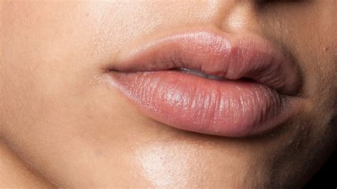 How Chapped Lips Could Be Caused By Dry Skin — Expert Advice Allure