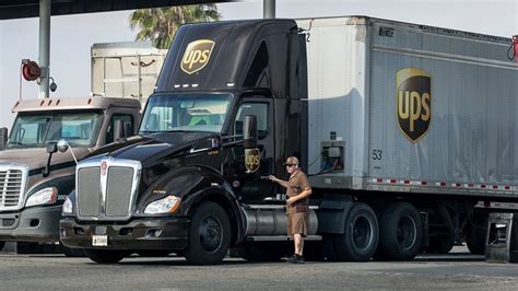 Ups To Hire 100k Holiday Workers Ahead Of Busy Delivery Season Fox