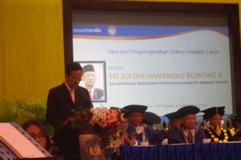 Sultan Hb X Terima Gelar Doktor Honoris Causa Dari Uny Gaya Hidup