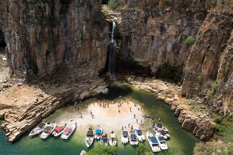 Capit Lio Mg Atrai Turistas Em Busca De Gua Mesmo Baixo N Vel Do