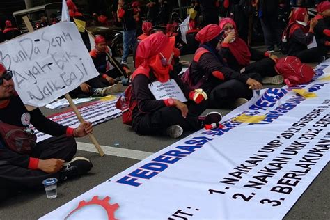 Demo Di Kantor Disnaker KSPSI Minta UMK 2022 Kota Tangerang Naik Rp