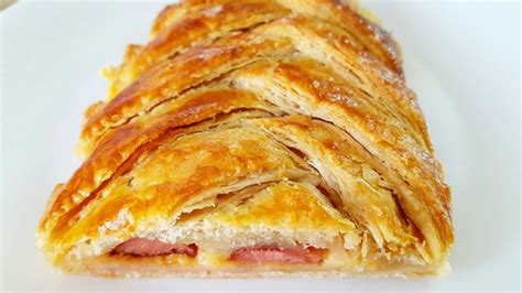 TRENZA DE HOJALDRE RELLENA DE JAMÓN SALCHICHA Y QUESO RIQUÍSIMA