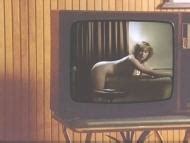 Naked Marcella Petrelli in La moglie in vacanza l amante in città