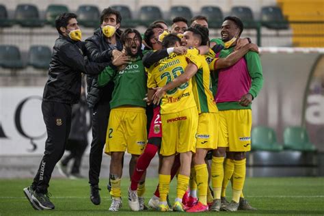 PAÇOS DE FERREIRA VENCE BELENENSES SAD NOS DESCONTOS E FOGE AO