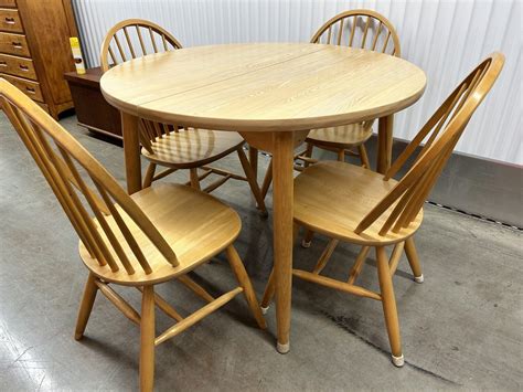 Round Oak Kitchen Table, 4 chairs #1046