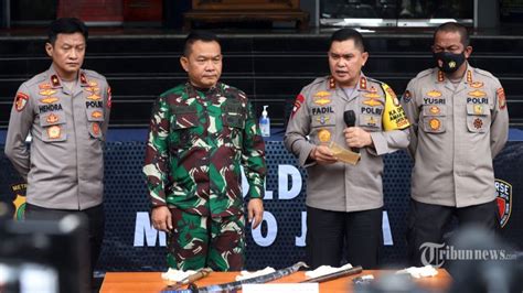 Penembakan Anggota Fpi Oleh Polisi Warga Sebut Dengar Banyak