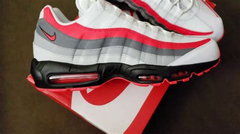 Unboxing And Review Of The Airmax 95 Essential White Bright Crimson Black Youtube