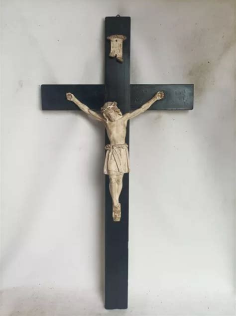 IMPORTANT CRUCIFIX NAPOLÉON III bois laqué noir Christ en biscuit H