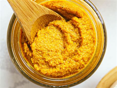 No-Cook Turmeric Golden Paste Recipe (for Curries & Lattes) | Foodaciously