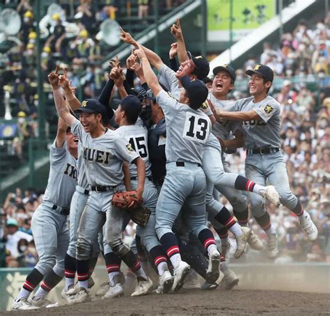 ＜仙台育英・下関国際＞初優勝を決め喜ぶ仙台育英ナイン（撮影・藤山 由理） ― スポニチ Sponichi Annex 野球