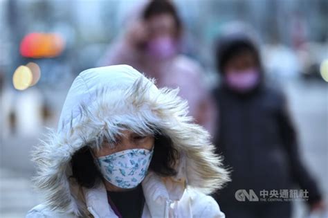 早安世界》寒流今南下氣溫溜滑梯探12度 明晚起太平拉拉山有望降雪 生活 中央社 Cna