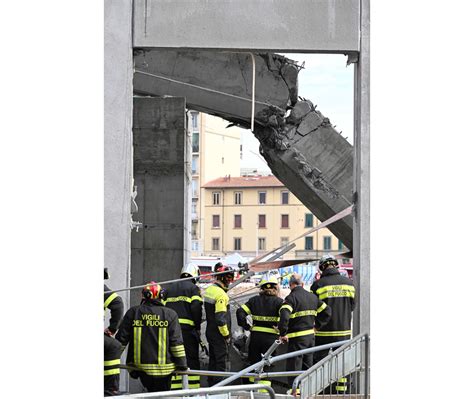 Crollo A Firenze Proseguono Le Ricerche Dell Ultimo Disperso