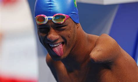 Quem Gabriel Ara Jo Nadador Que Ganhou Duas Medalhas Em Sua Primeira